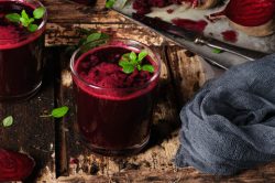 Picture of delicious nitric oxide boosting juice, with beets in the backgroundjuice,